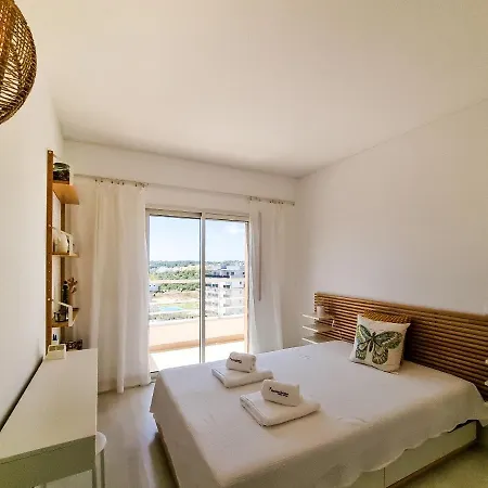 Flh Flat With Pool 아파트 *